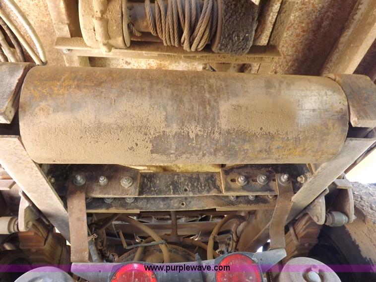 image for item I8476 1992 Kenworth semi truck