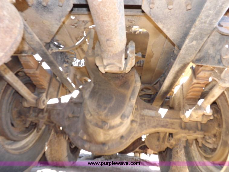 image for item I8476 1992 Kenworth semi truck