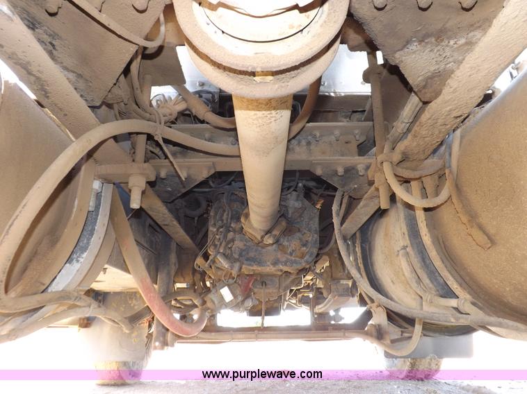 image for item I8476 1992 Kenworth semi truck