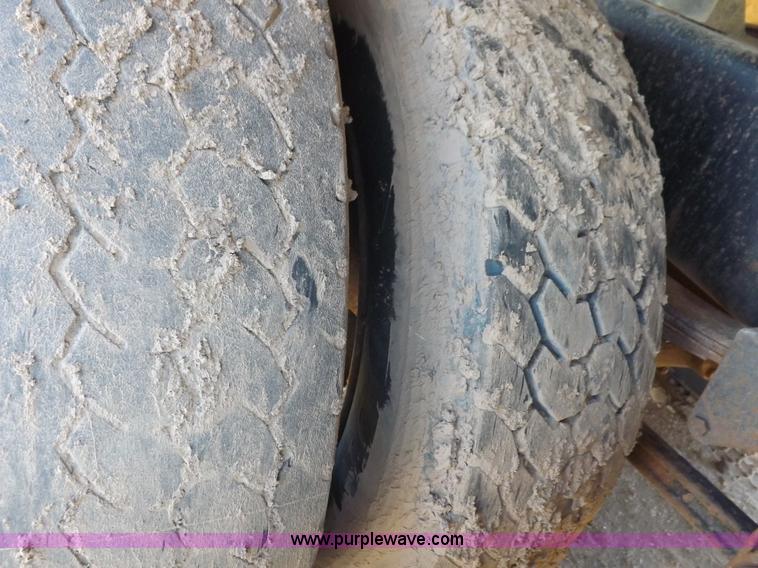 image for item I8476 1992 Kenworth semi truck