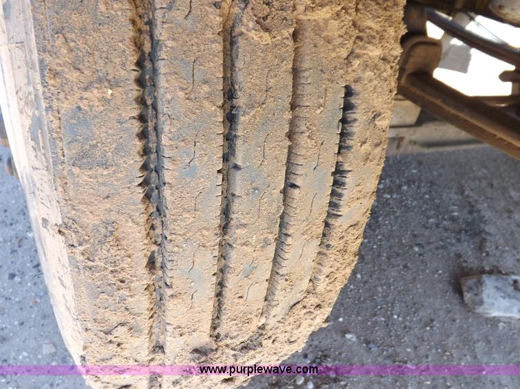 image for item I8476 1992 Kenworth semi truck