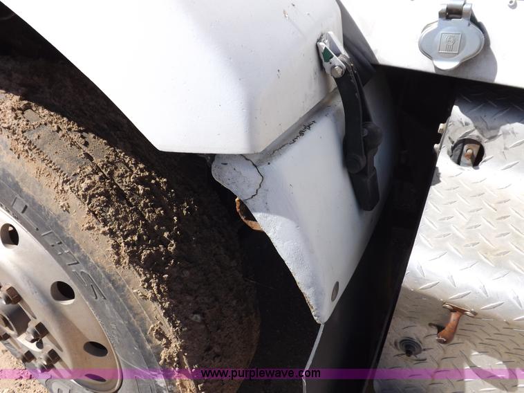 image for item I8476 1992 Kenworth semi truck