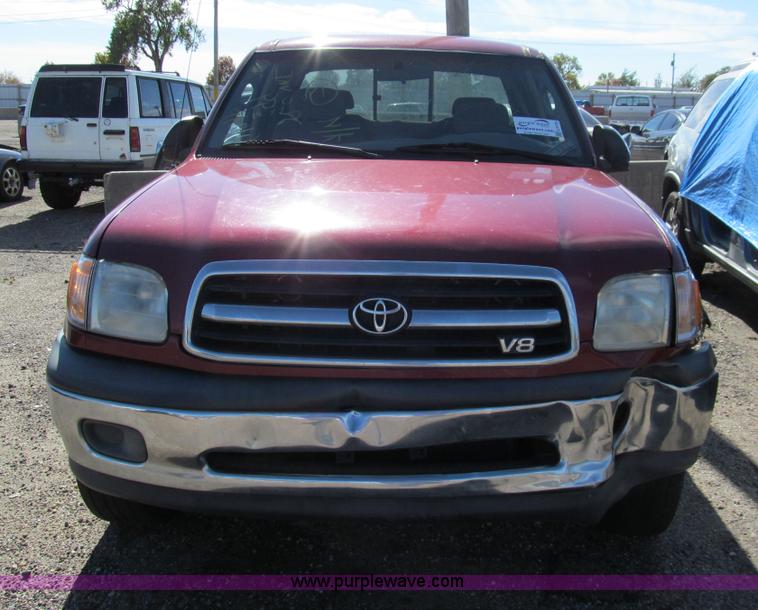 image for item G9728 2000 Toyota Tundra SR5 Access Cab pickup truck