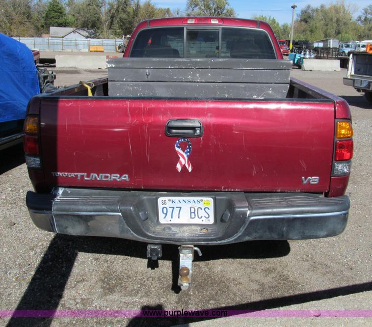 image for item G9728 2000 Toyota Tundra SR5 Access Cab pickup truck