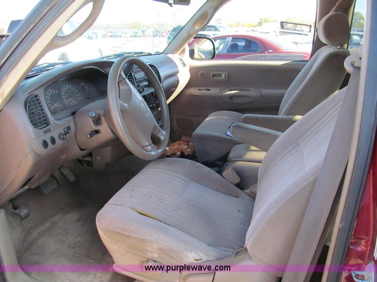 image for item G9728 2000 Toyota Tundra SR5 Access Cab pickup truck