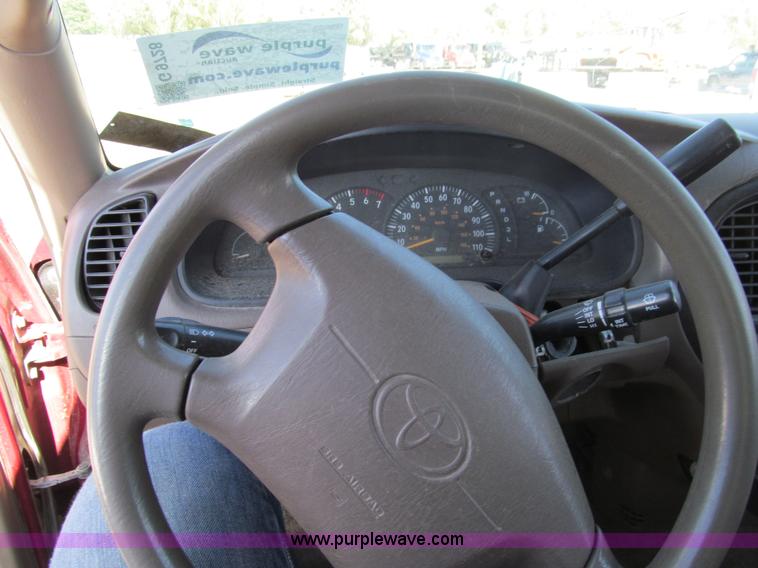 image for item G9728 2000 Toyota Tundra SR5 Access Cab pickup truck