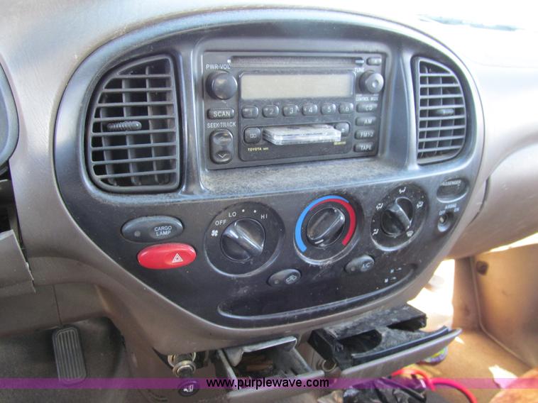 image for item G9728 2000 Toyota Tundra SR5 Access Cab pickup truck