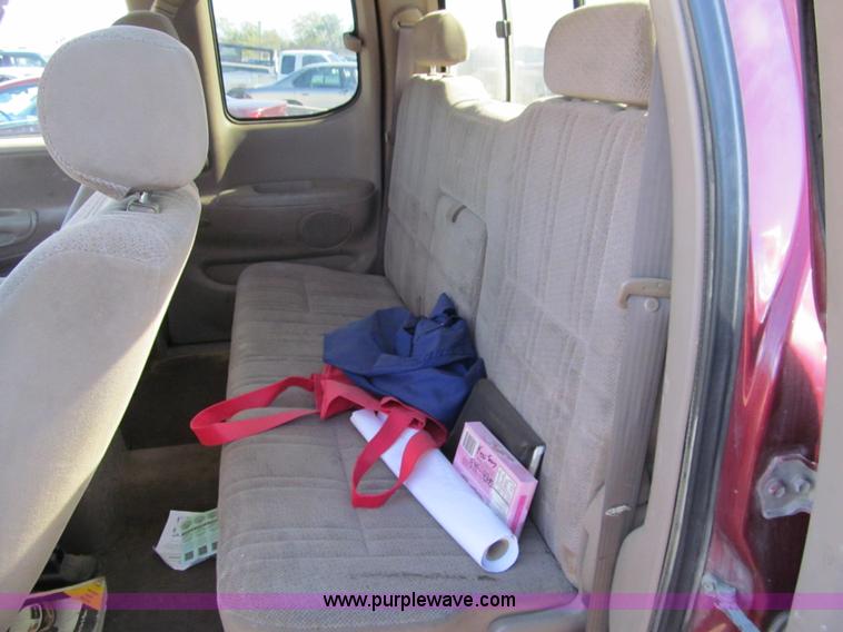 image for item G9728 2000 Toyota Tundra SR5 Access Cab pickup truck