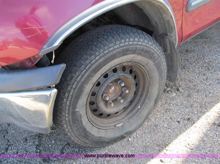 image for item G9728 2000 Toyota Tundra SR5 Access Cab pickup truck