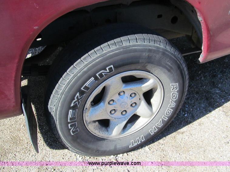 image for item G9728 2000 Toyota Tundra SR5 Access Cab pickup truck