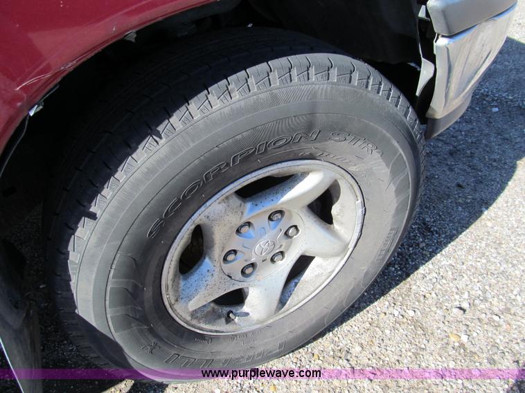 image for item G9728 2000 Toyota Tundra SR5 Access Cab pickup truck