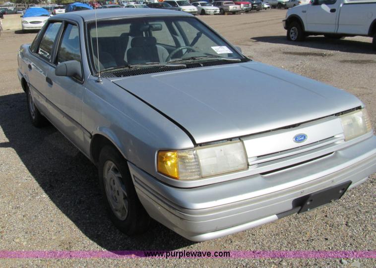 image for item G9732 1993 Ford Tempo GL