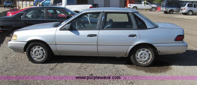 image for item G9732 1993 Ford Tempo GL