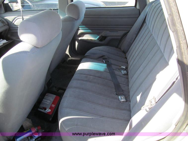 image for item G9732 1993 Ford Tempo GL