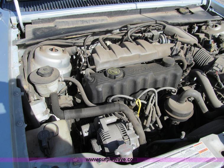 image for item G9732 1993 Ford Tempo GL