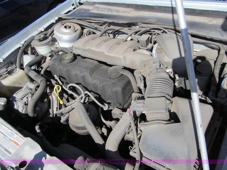 image for item G9732 1993 Ford Tempo GL