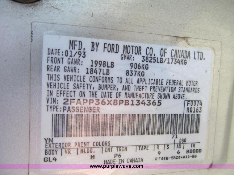 image for item G9732 1993 Ford Tempo GL