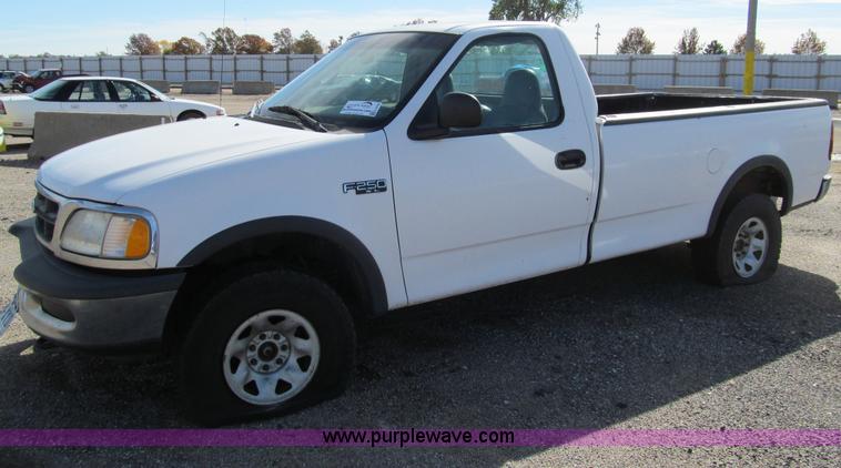 image for item G9734 1997 Ford F250 XL pickup truck