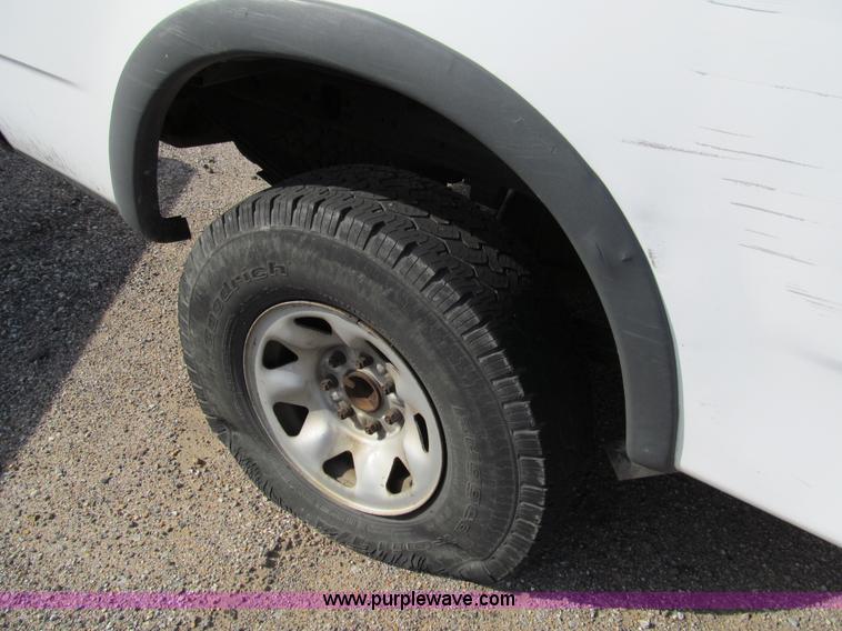 image for item G9734 1997 Ford F250 XL pickup truck