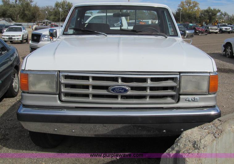 image for item G9736 1987 Ford F250 XLT pickup truck