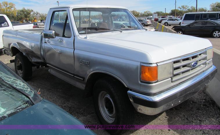 image for item G9736 1987 Ford F250 XLT pickup truck
