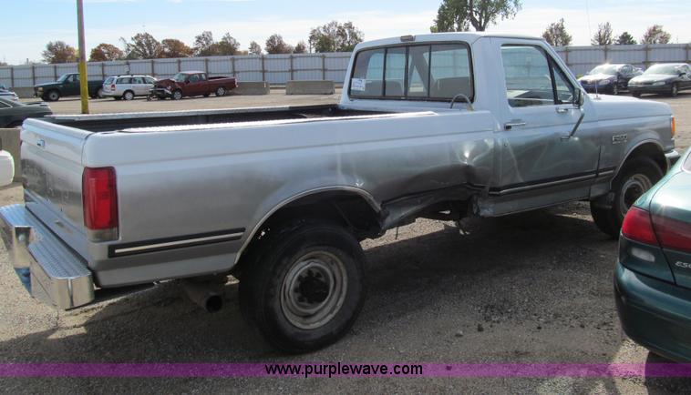 image for item G9736 1987 Ford F250 XLT pickup truck