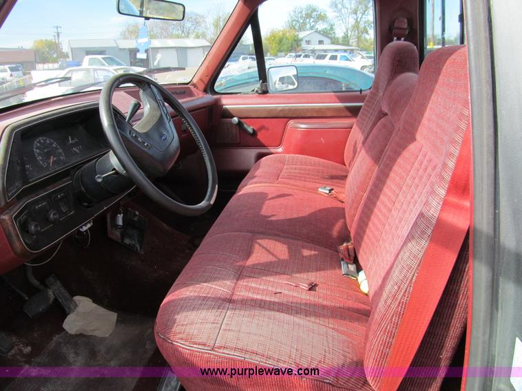 image for item G9736 1987 Ford F250 XLT pickup truck