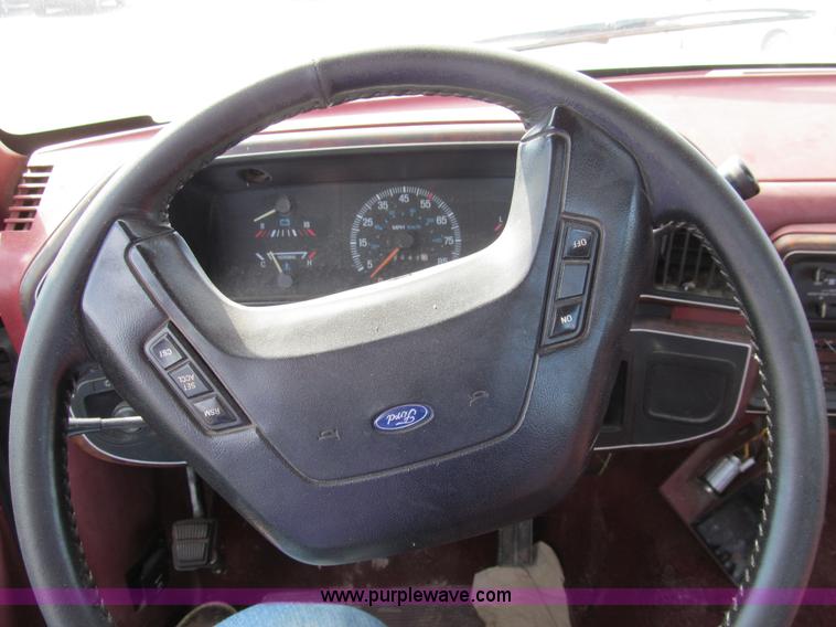 image for item G9736 1987 Ford F250 XLT pickup truck