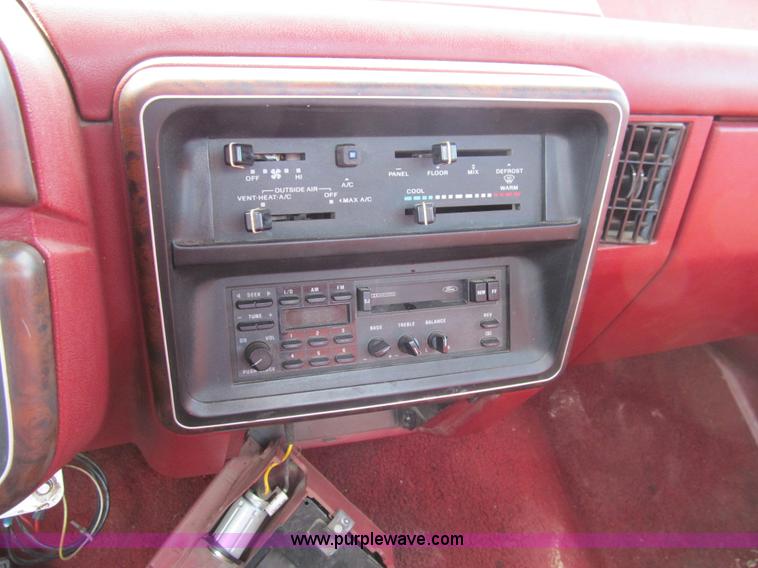 image for item G9736 1987 Ford F250 XLT pickup truck