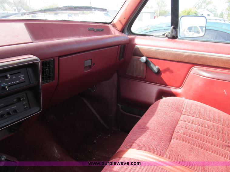 image for item G9736 1987 Ford F250 XLT pickup truck