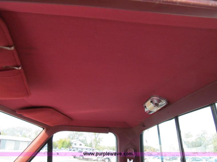 image for item G9736 1987 Ford F250 XLT pickup truck