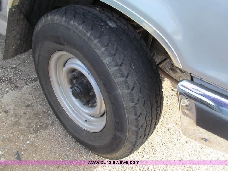 image for item G9736 1987 Ford F250 XLT pickup truck