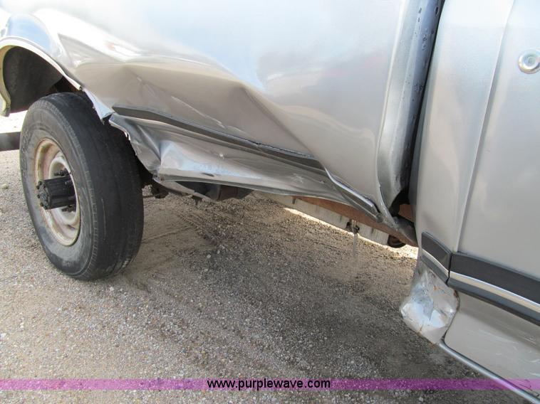 image for item G9736 1987 Ford F250 XLT pickup truck