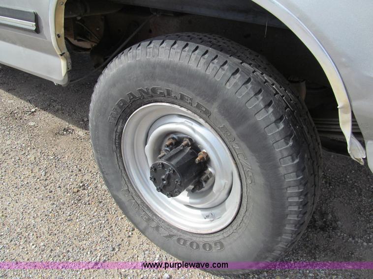 image for item G9736 1987 Ford F250 XLT pickup truck