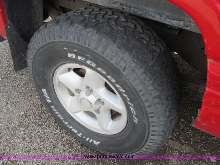 image for item G9739 1996 Dodge Ram 1500 LT pickup truck