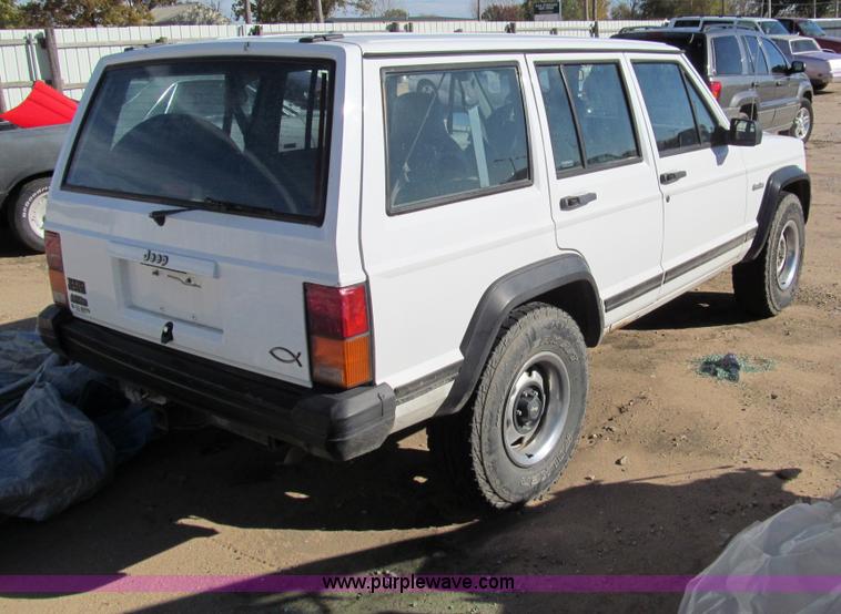 image for item G9745 1995 Jeep Cherokee SE SUV
