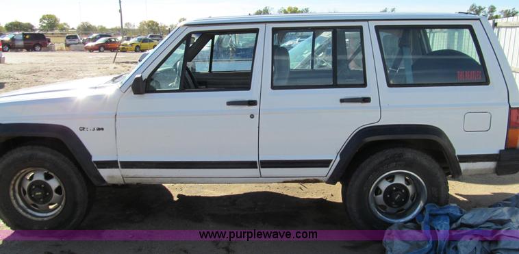 image for item G9745 1995 Jeep Cherokee SE SUV