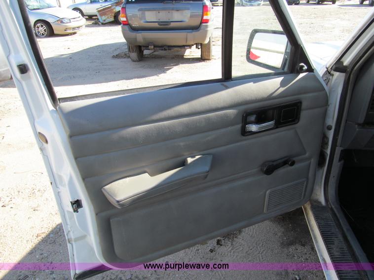 image for item G9745 1995 Jeep Cherokee SE SUV