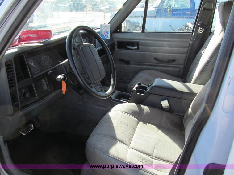 image for item G9745 1995 Jeep Cherokee SE SUV