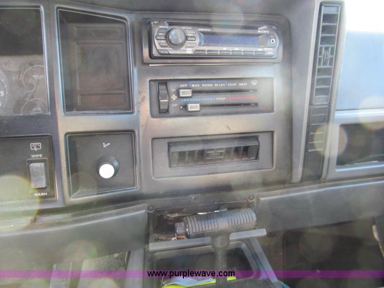 image for item G9745 1995 Jeep Cherokee SE SUV