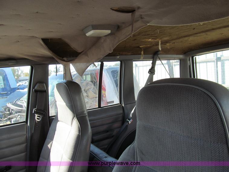 image for item G9745 1995 Jeep Cherokee SE SUV