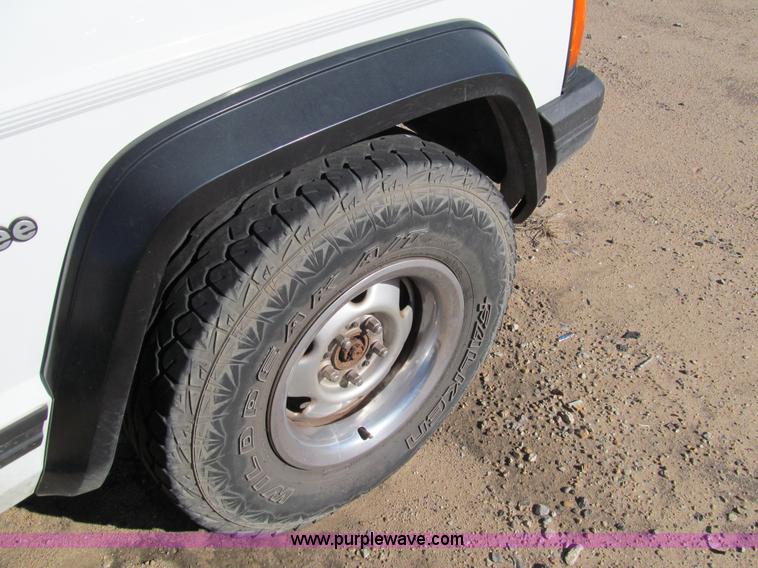 image for item G9745 1995 Jeep Cherokee SE SUV