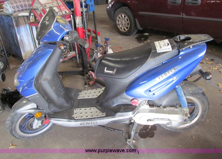 image for item G9749 2008 Vente scooter