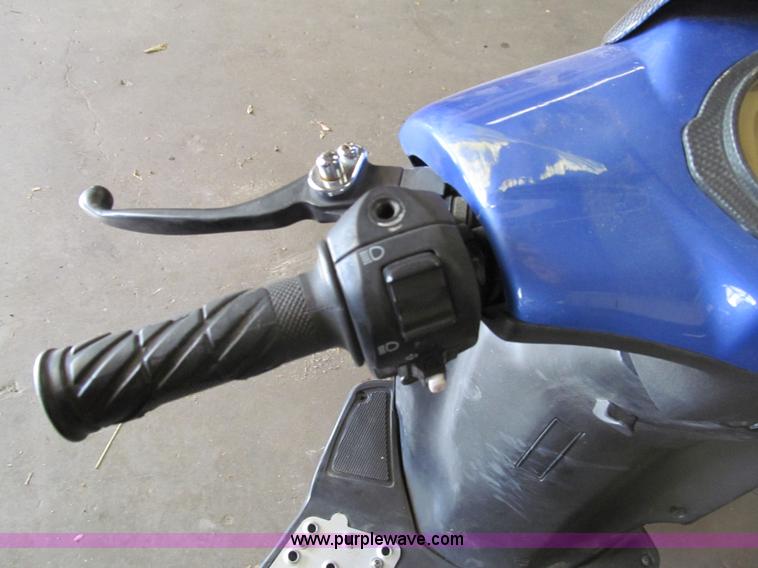 image for item G9749 2008 Vente scooter