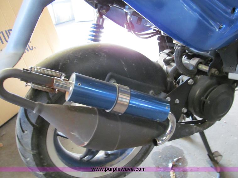 image for item G9749 2008 Vente scooter