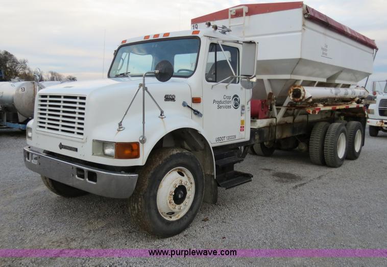 image for item B4800 1999 International 4900 tender truck