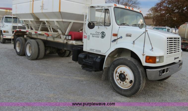 image for item B4800 1999 International 4900 tender truck