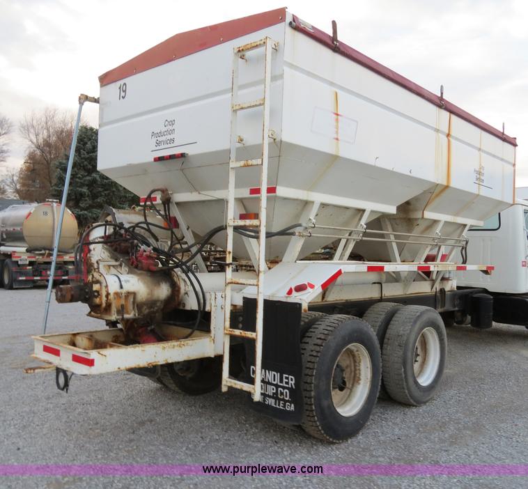 image for item B4800 1999 International 4900 tender truck