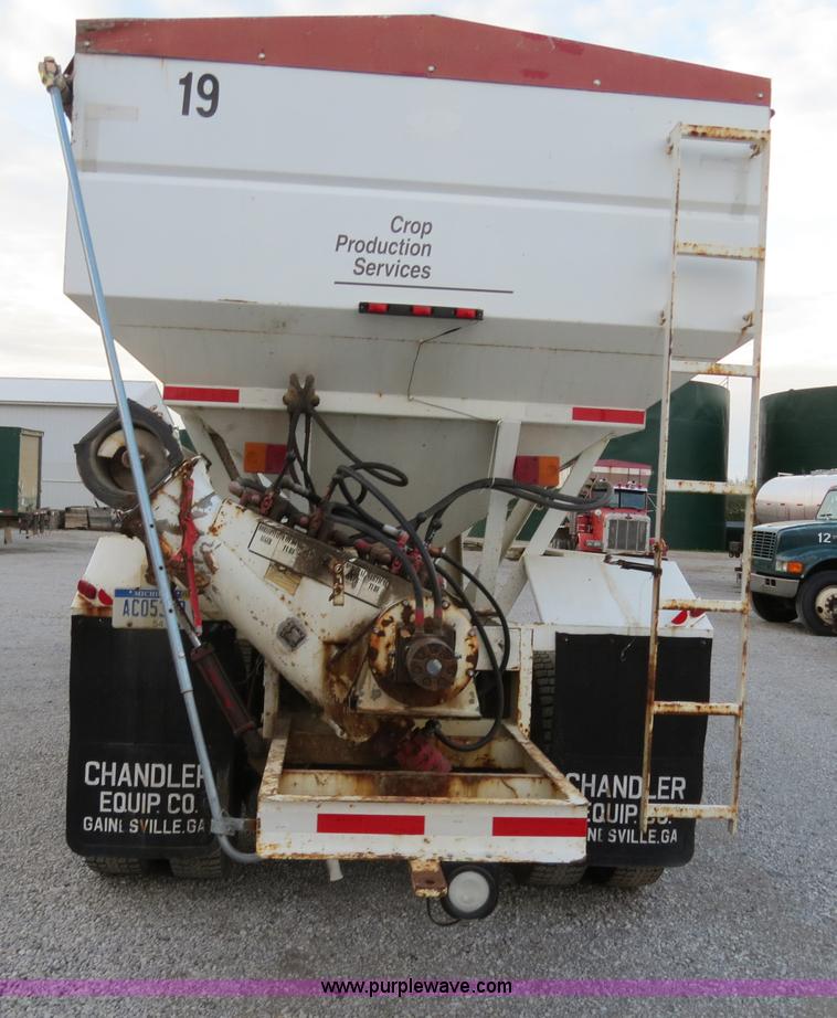 image for item B4800 1999 International 4900 tender truck