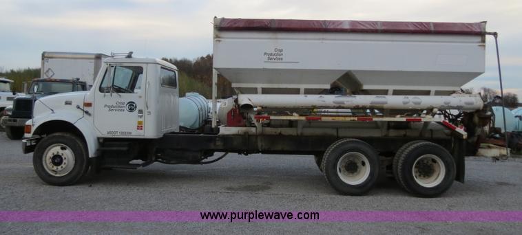 image for item B4800 1999 International 4900 tender truck